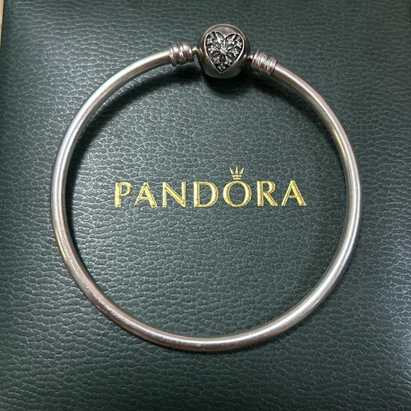 Pandora "You Melt my Heart" limited edition bangle - 7.5” - Picture 2 of 4
